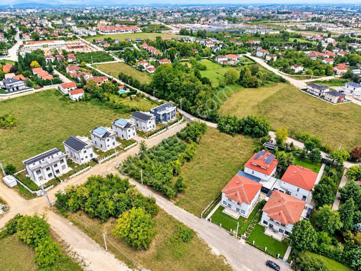 Hak Emlaktan Sarayyeri Mahde Mükemmel Konumda Satılık 600m² Arsa — fotoğraf 11