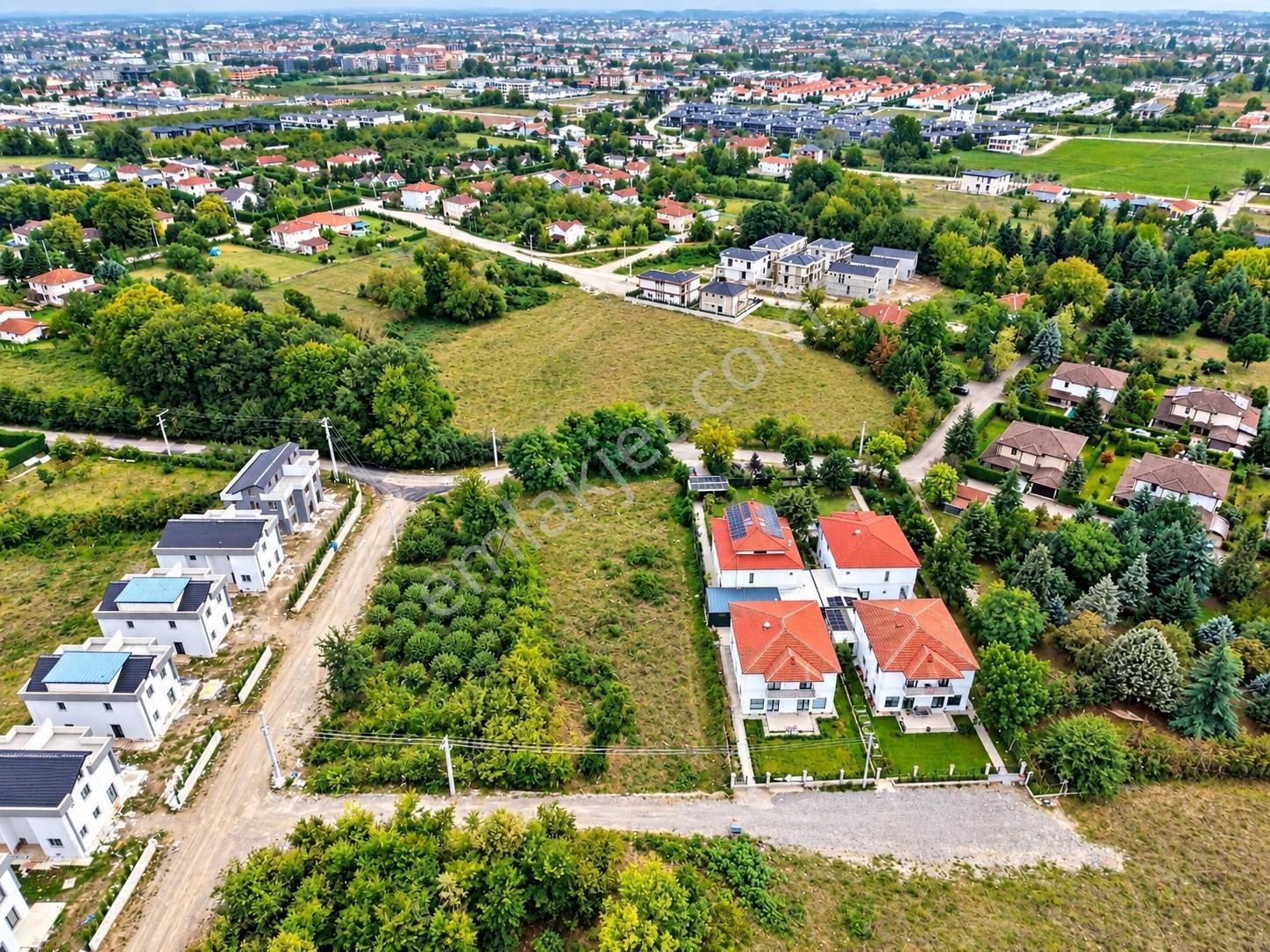 Hak Emlaktan Sarayyeri Mahde Mükemmel Konumda Satılık 600m² Arsa — fotoğraf 16