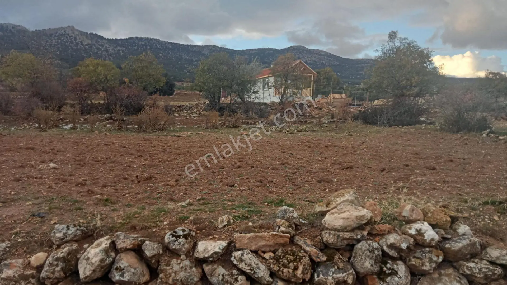 Kevzer Mahallesi'Nde Doğa Manzaralı 370 M² Satılık Tarla
