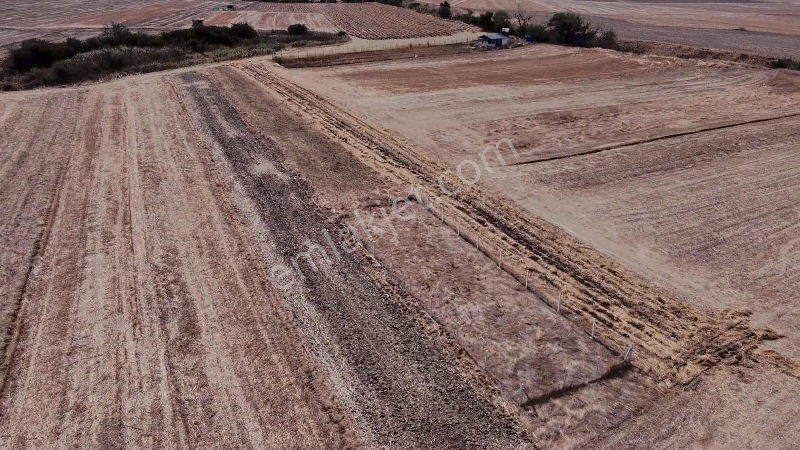 Ergene Esenler De Satılık Behçe 1.070 M2 Etrafı Çevrili Arsa