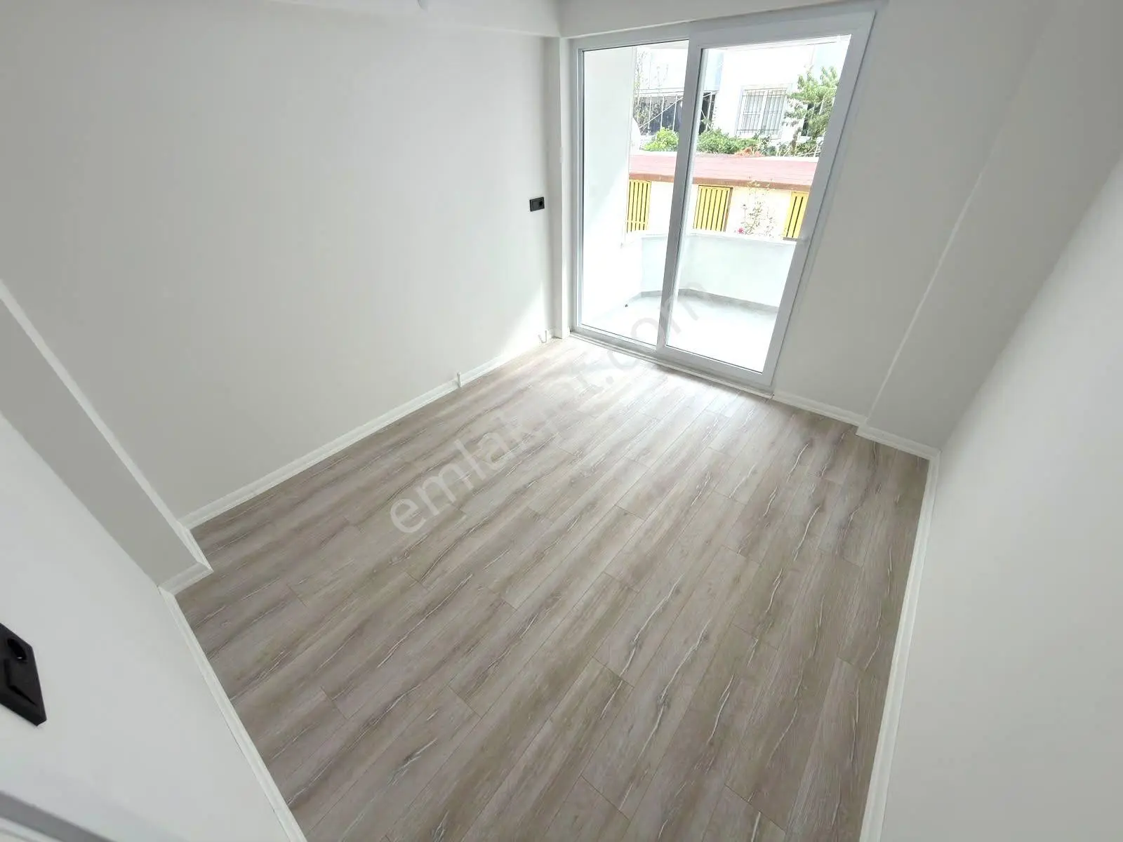 Referans'tan Altınkum'da Denize 400 Metre Çift Balkon Müstakil Tadında 2+1 Daire — fotoğraf 3