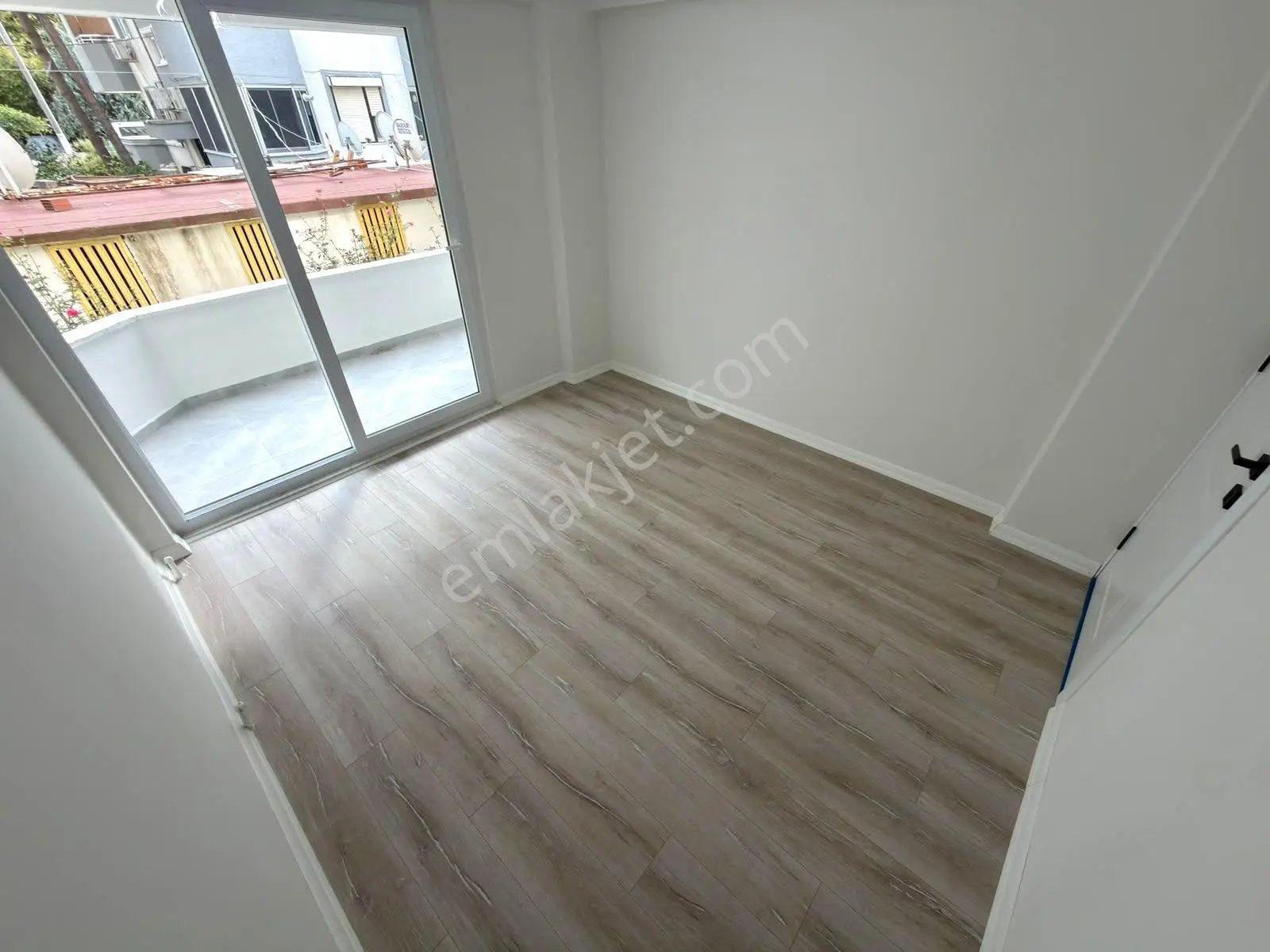 Referans'tan Altınkum'da Denize 400 Metre Çift Balkon Müstakil Tadında 2+1 Daire — fotoğraf 28