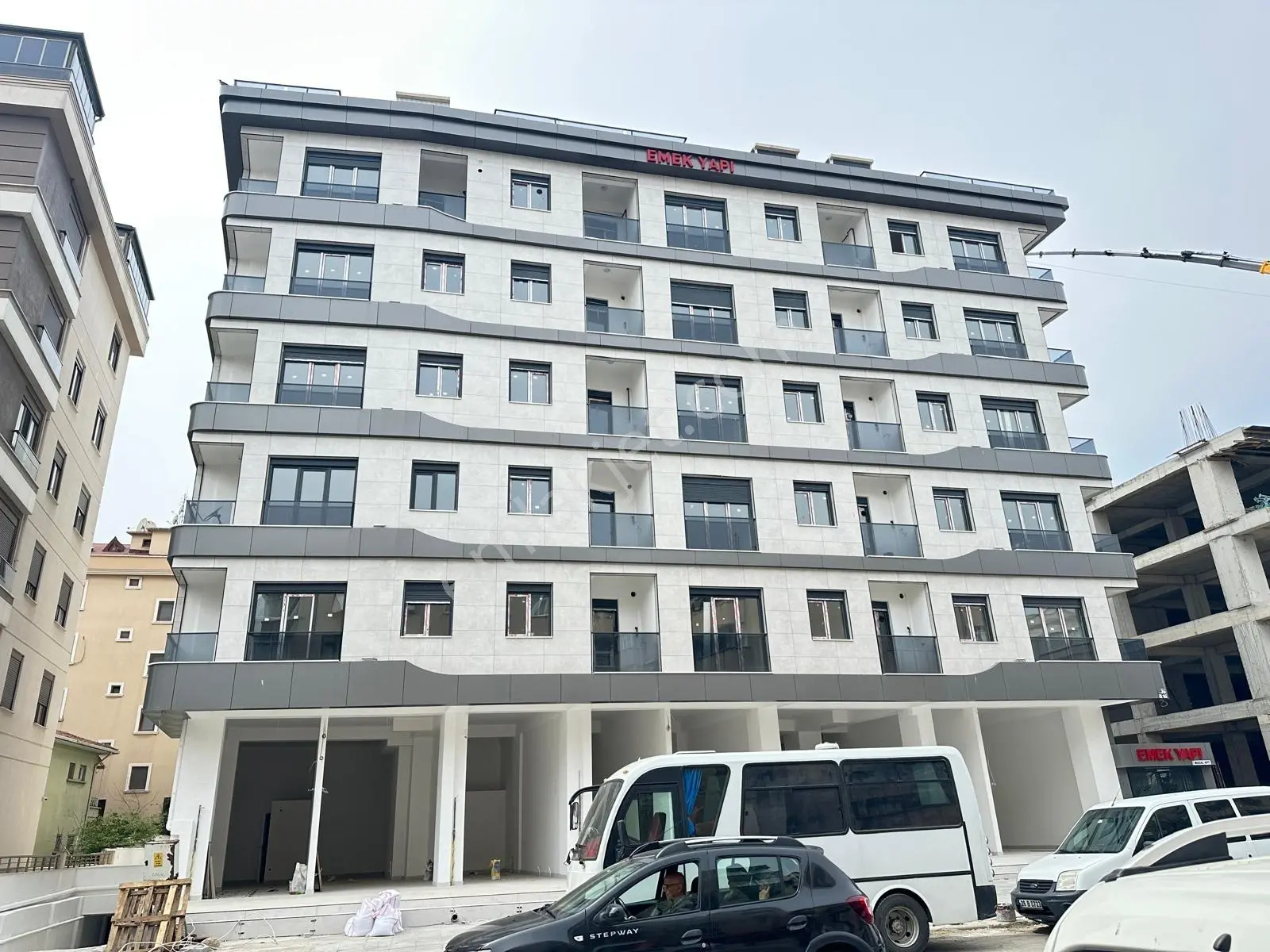 Pendik Burhan Toprak Cad. Üzerinde Sıfır 3+1 Satılık Daire