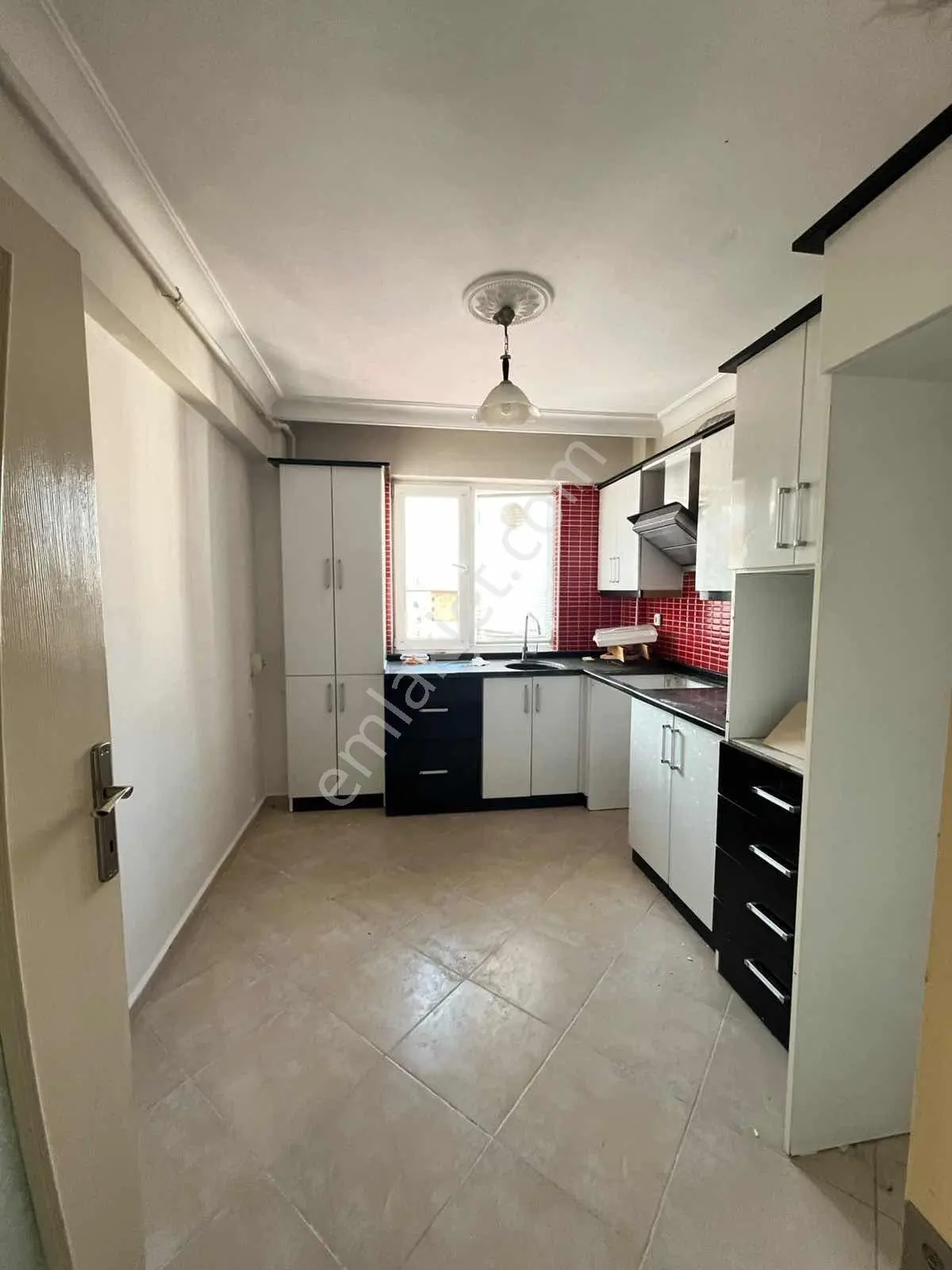 İlkadımda Şehrin Merkezinde Satılık 3+1 Full Kredili Daire!