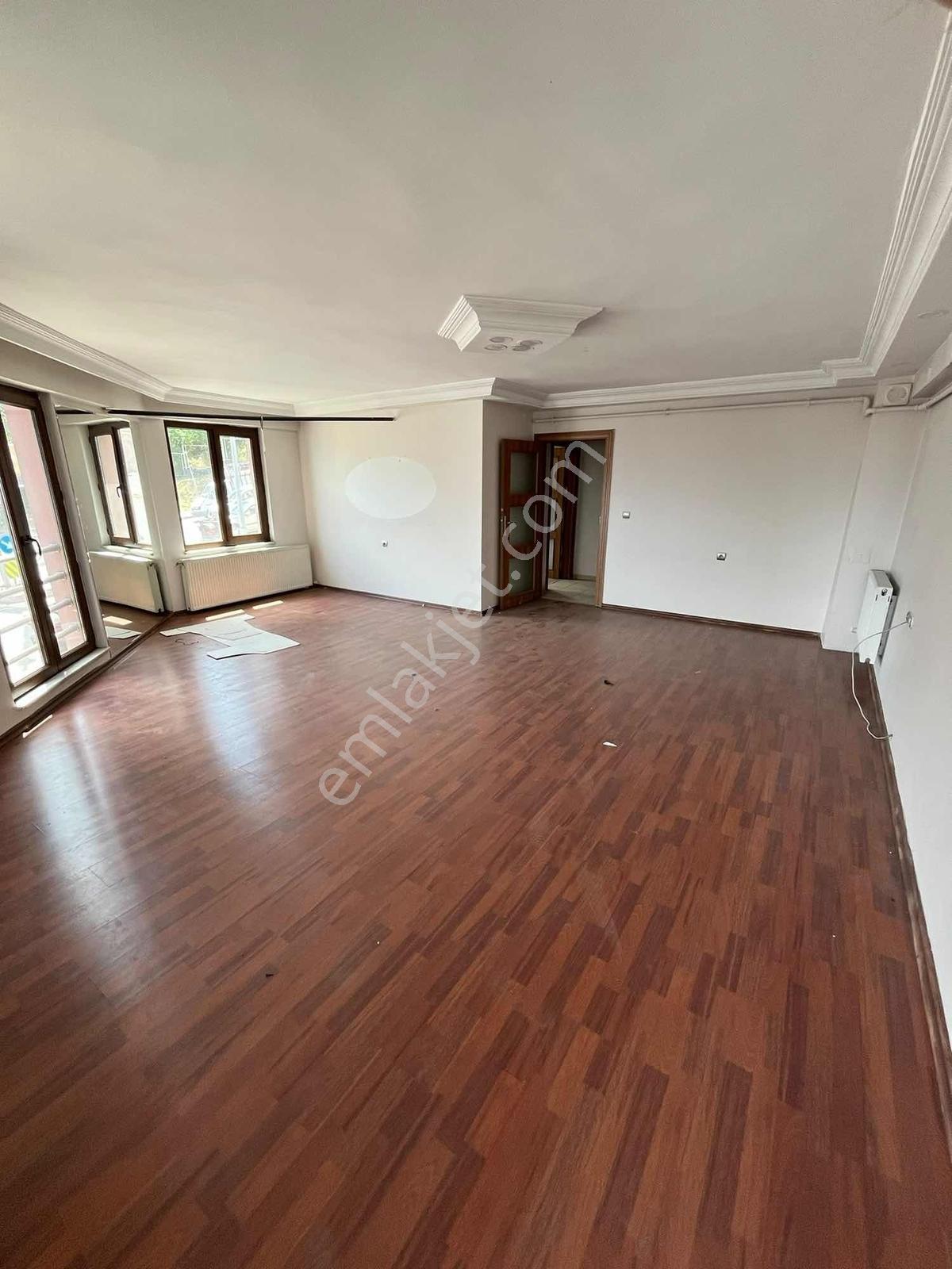 Şehrin Merkezinde, Cadde Üzerinde Satılık Geniş 2+1 Daire