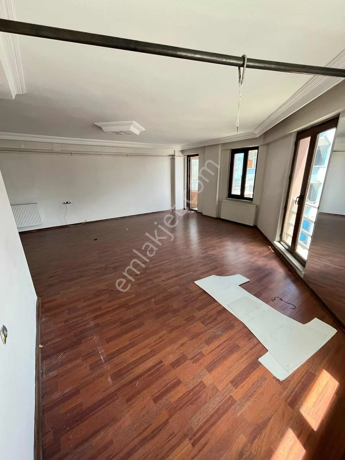 Şehrin Merkezinde, Cadde Üzerinde Satılık Geniş 2+1 Daire — fotoğraf 2