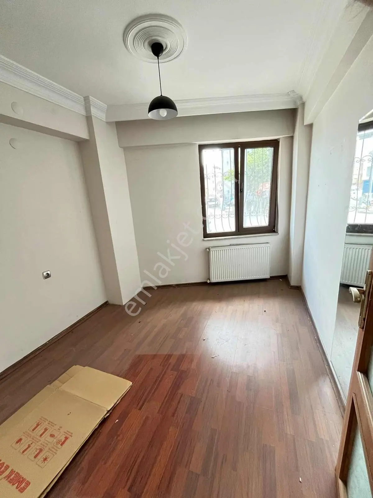 Şehrin Merkezinde, Cadde Üzerinde Satılık Geniş 2+1 Daire — fotoğraf 4