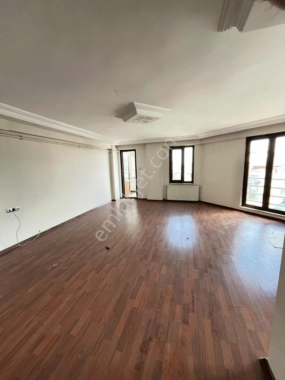 Şehrin Merkezinde, Cadde Üzerinde Satılık Geniş 2+1 Daire — fotoğraf 6