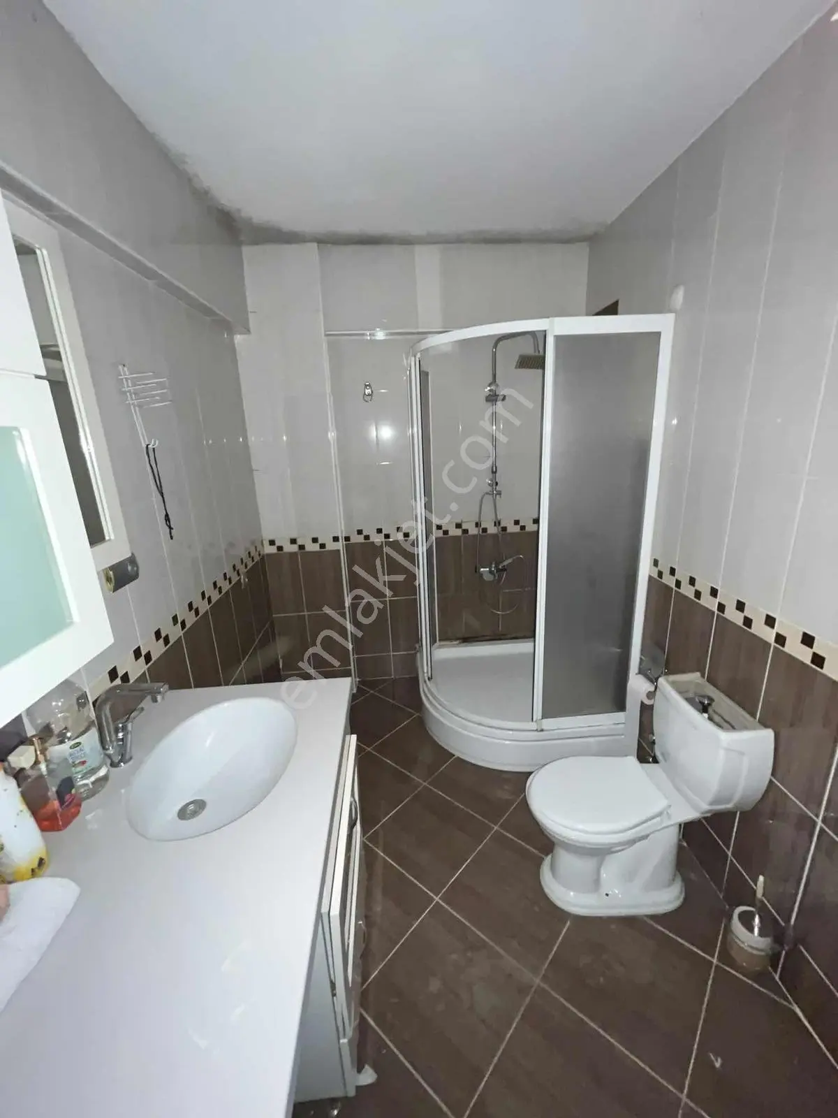 Şehrin Merkezinde, Cadde Üzerinde Satılık Geniş 2+1 Daire — fotoğraf 19