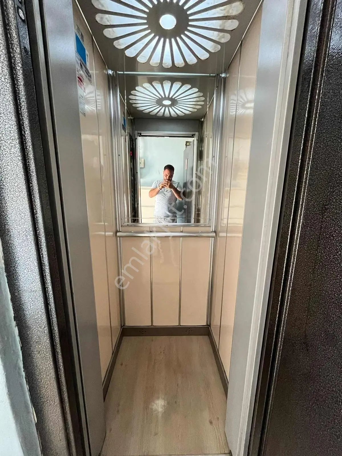 Şehrin Merkezinde, Cadde Üzerinde Satılık Geniş 2+1 Daire — fotoğraf 20