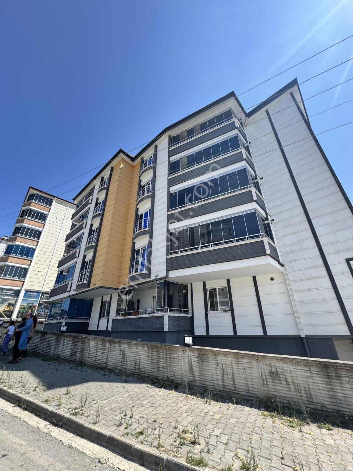 Tepecik Mh Lüks Cadde Üzerinde Özel Dizayn 3+1 Daire
