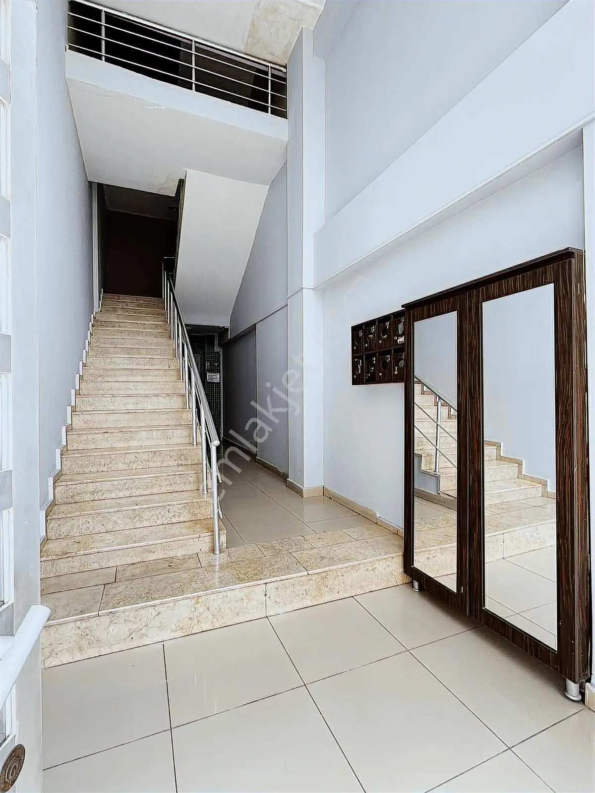 Mersin Adliye Karşısı 2+1 Bağımsız Mutfak 6 Yaşında Klas Daire — fotoğraf 3