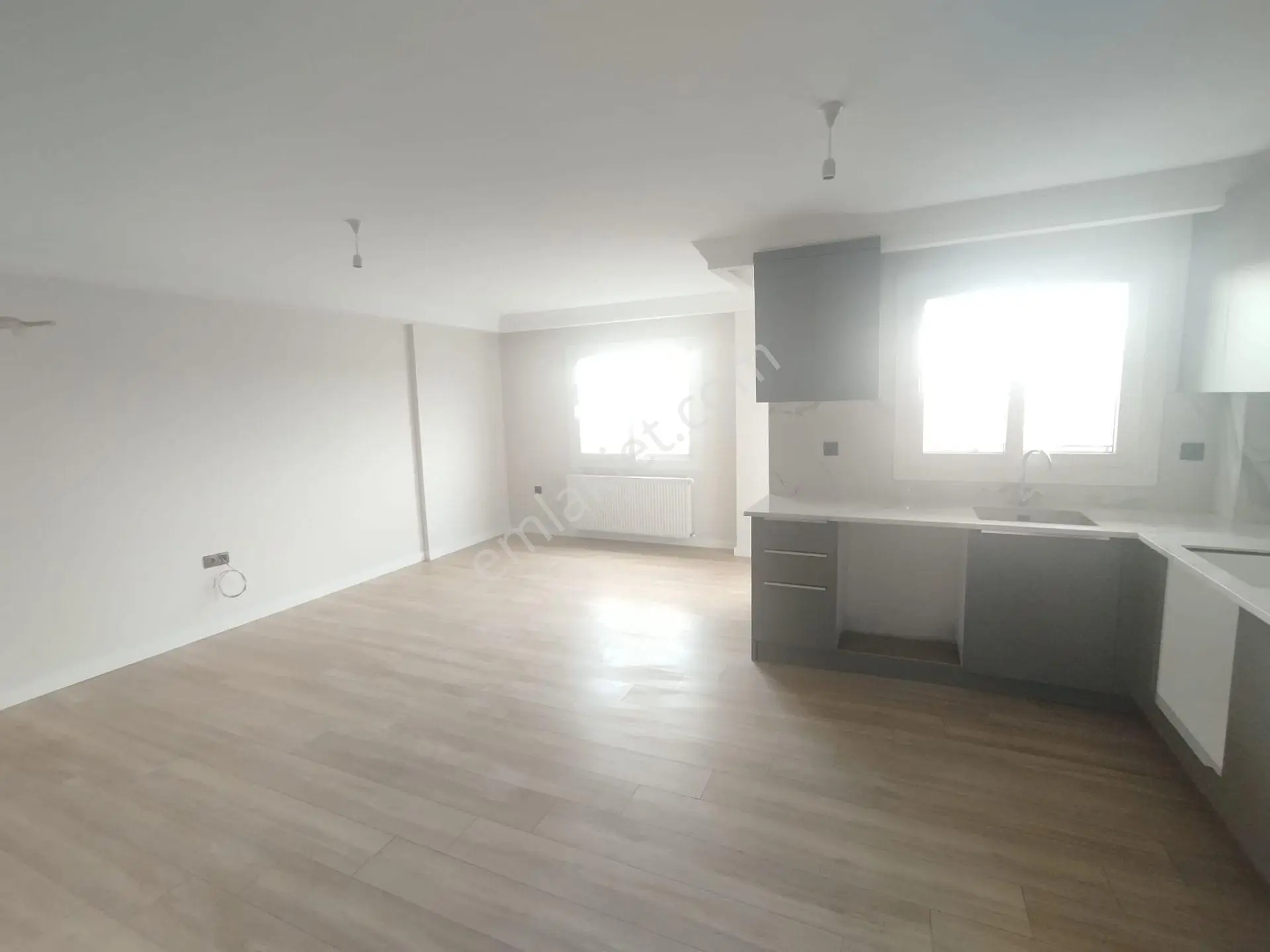 Cadde Üzerinde Sitede 2+1 Ebeveyn Banyolu Doğalgazlı Sıfır Lüks Daire — fotoğraf 3