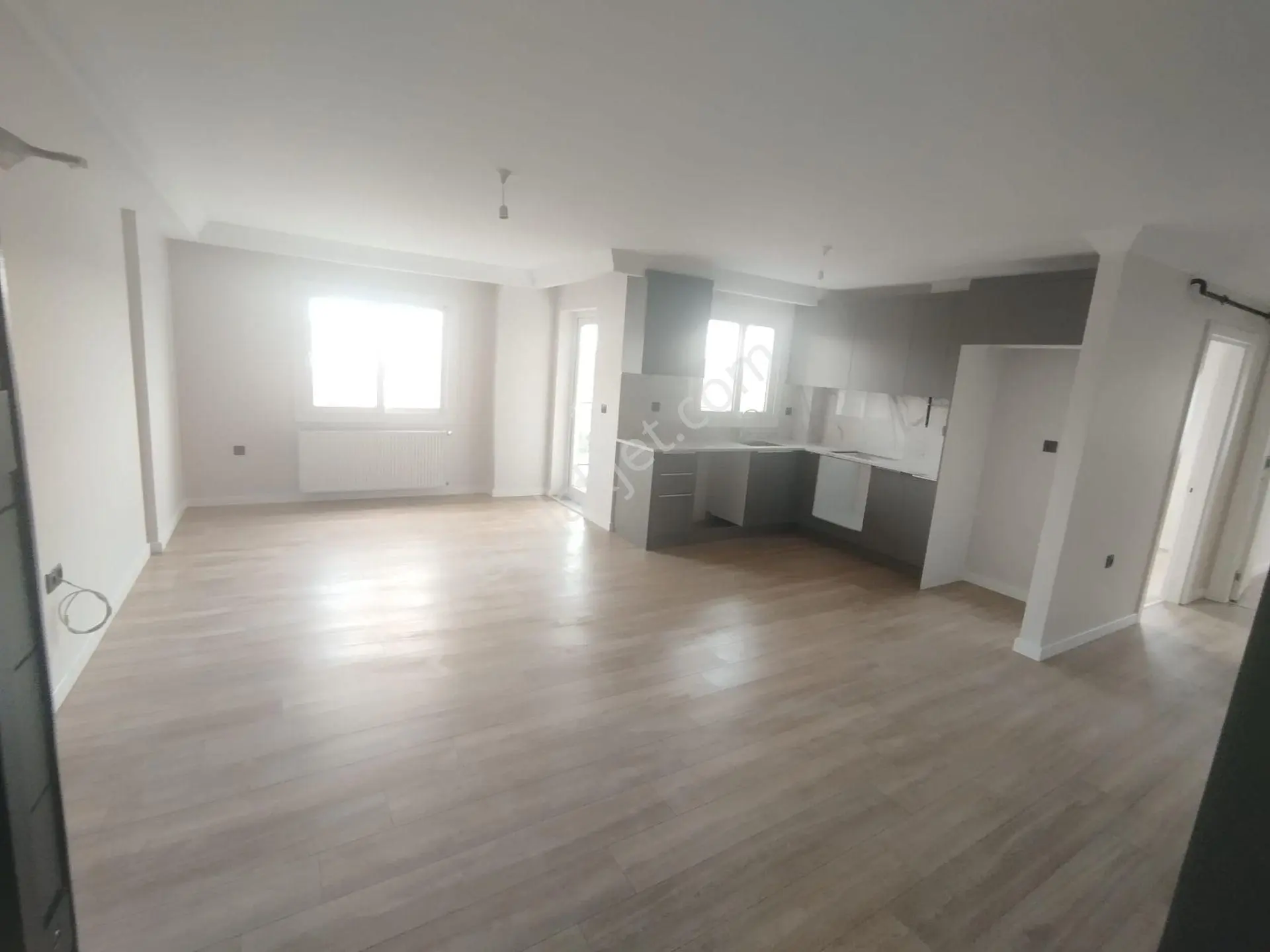 Cadde Üzerinde Sitede 2+1 Ebeveyn Banyolu Doğalgazlı Sıfır Lüks Daire — fotoğraf 4