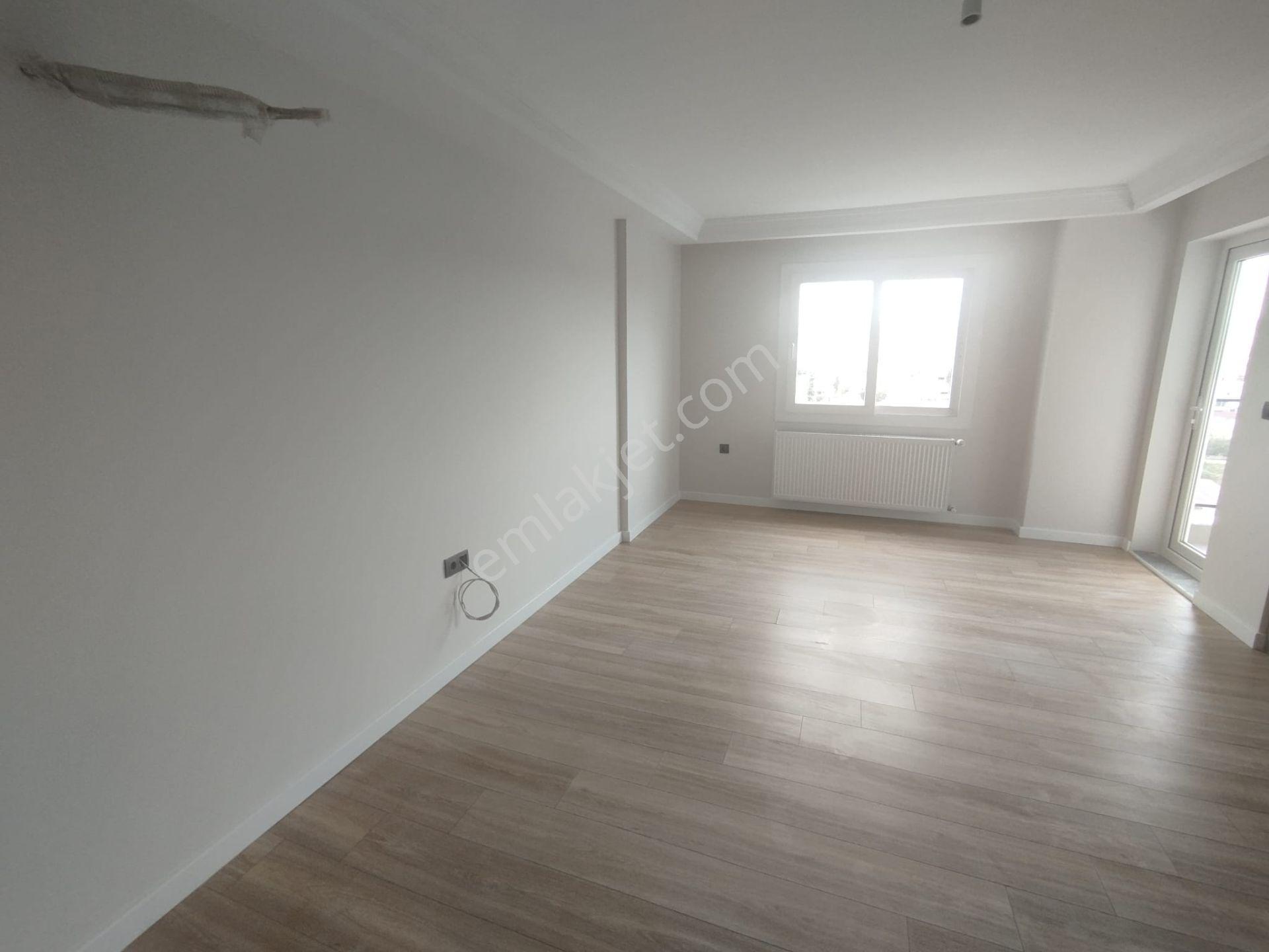 Cadde Üzerinde Sitede 2+1 Ebeveyn Banyolu Doğalgazlı Sıfır Lüks Daire — fotoğraf 7