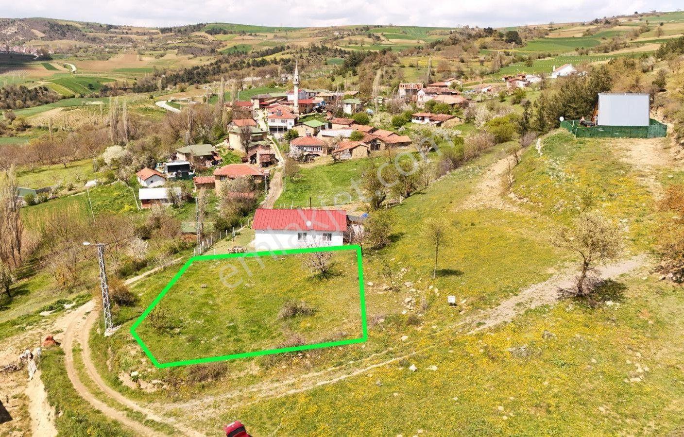 Geyve Karacaören'de Satılık 817 M² Doğa Manzaralı Bahçe
