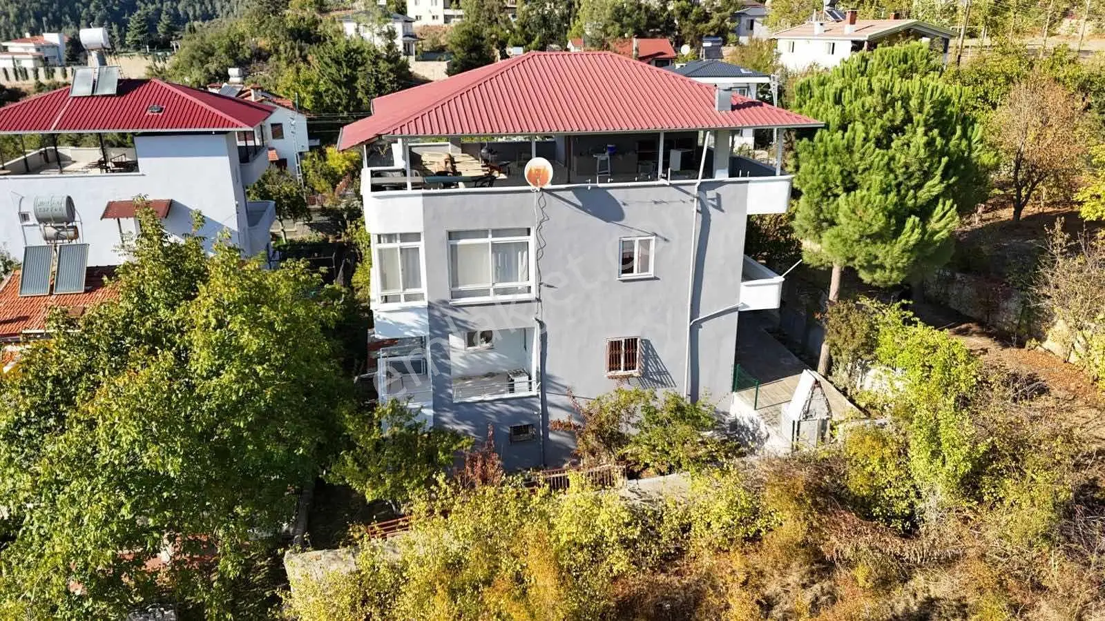 Yeniköy'de Masrafsız 3 Katlı Müstakil Ev 280 M² Arsa Üzerinde — fotoğraf 2