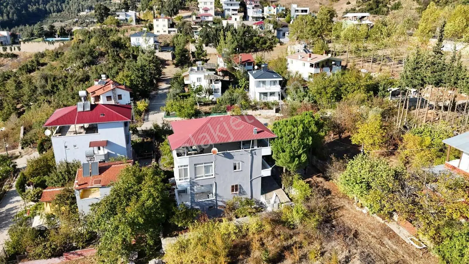Yeniköy'de Masrafsız 3 Katlı Müstakil Ev 280 M² Arsa Üzerinde — fotoğraf 5