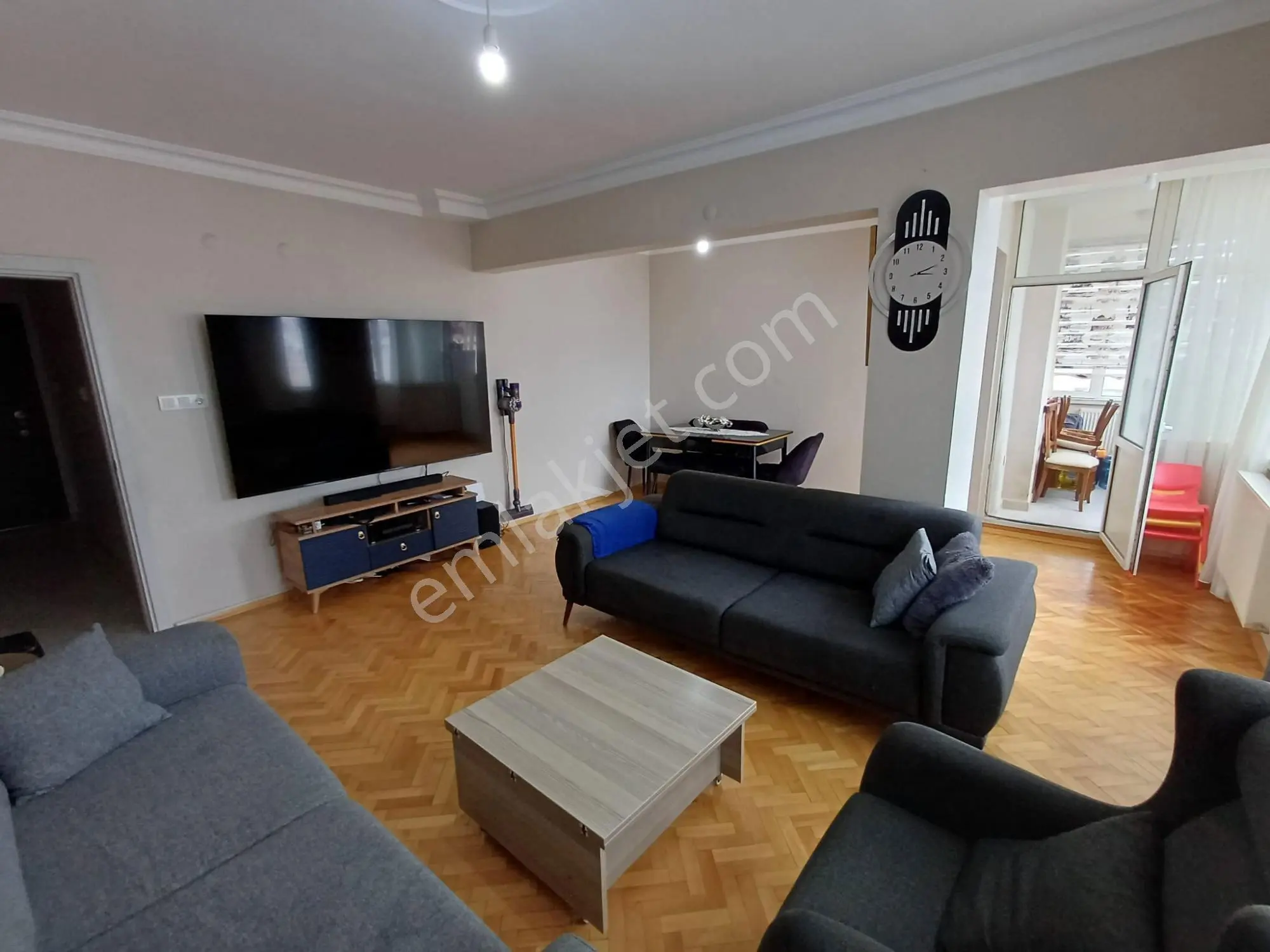 Ataşehır İçerenköy 2. Gül Sıtesı Satılık Arakat Daıre,