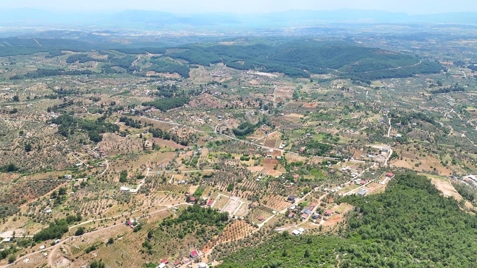 İzmir Buca Kırklarda 8.560 M² Alanlı, Yola 175 M Cepheli Arsa — fotoğraf 9