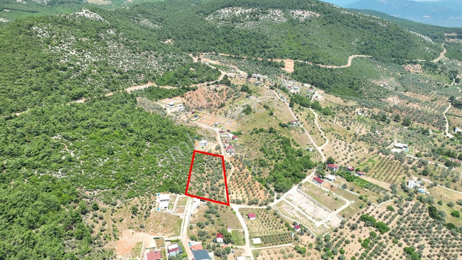 İzmir Buca Kırklarda 8.560 M² Alanlı, Yola 175 M Cepheli Arsa — fotoğraf 14