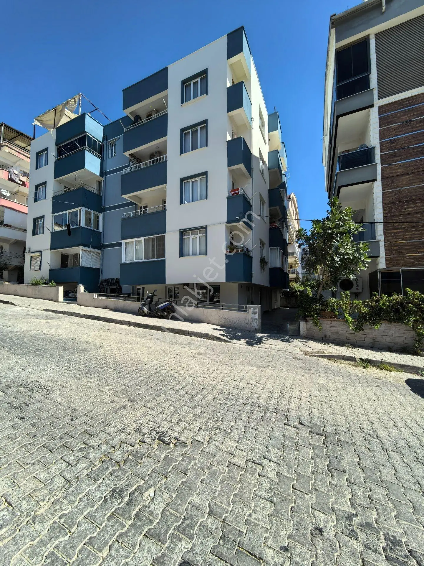 Didim Efeler’De Arka Cephe, Bahçe Kullanımlı Yenilenmiş 2+1
