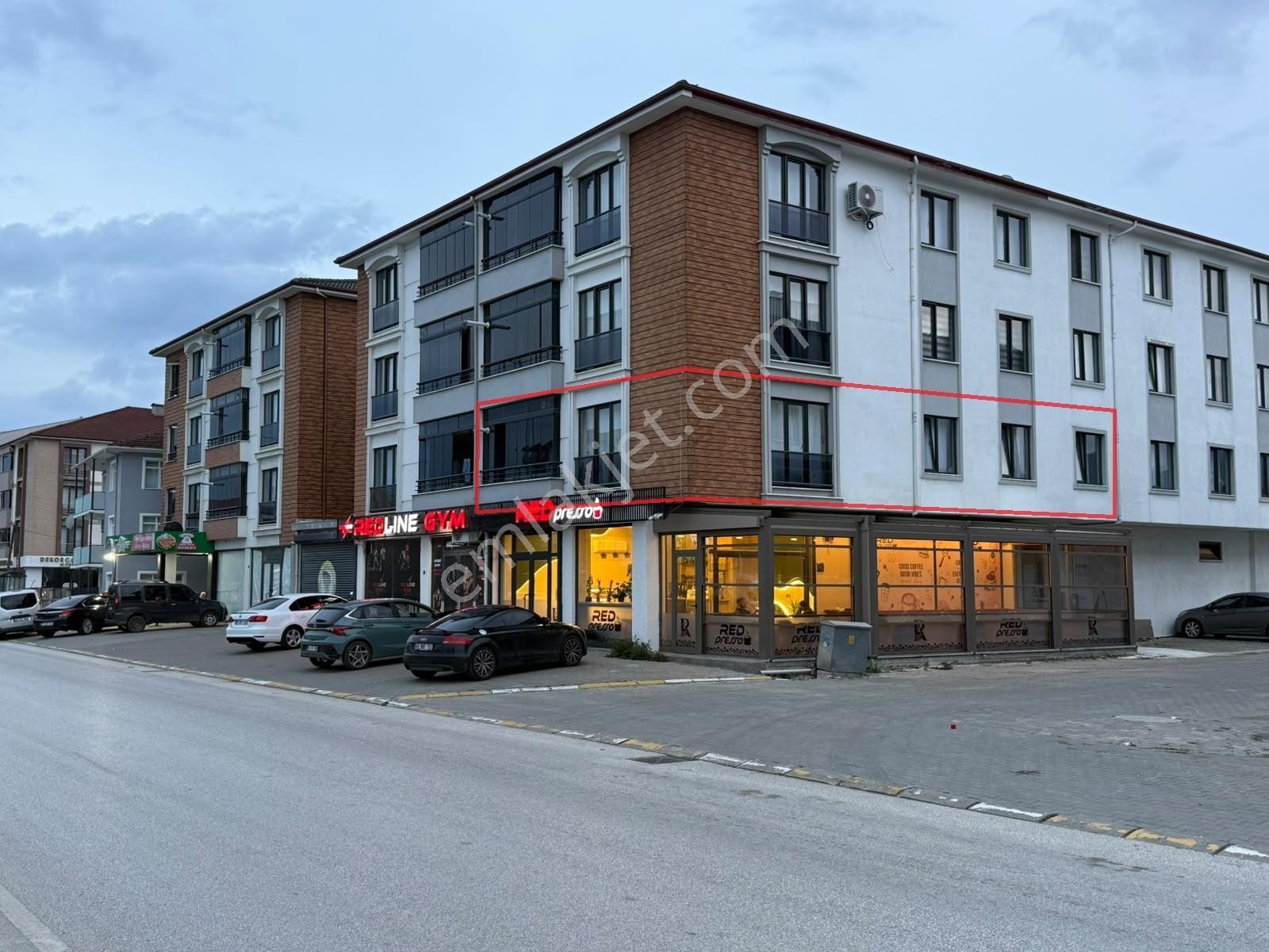 Cumayeri Orta Mah. Cadde Üstü Satılık 135 M² Ara Kat 3+1