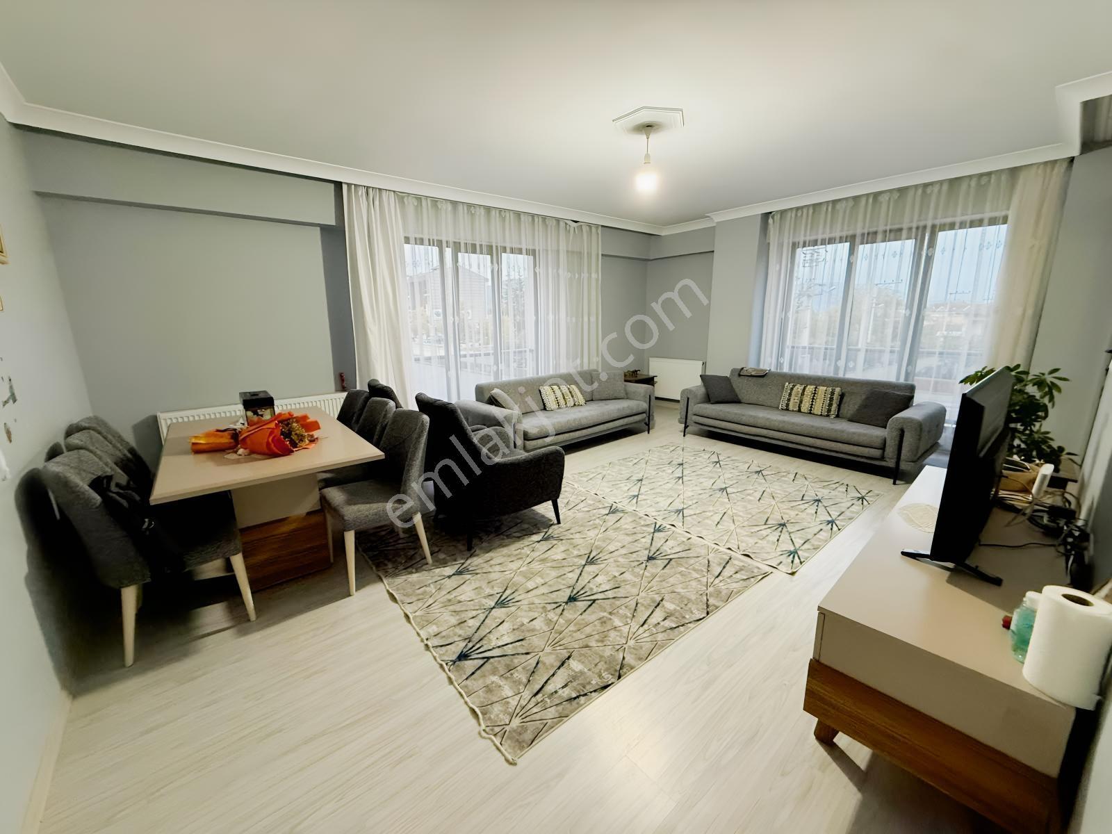 Cumayeri Orta Mah. Cadde Üstü Satılık 135 M² Ara Kat 3+1 — fotoğraf 2