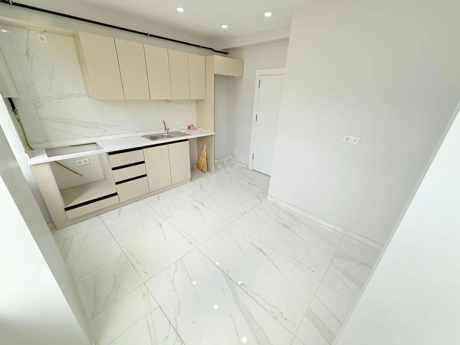 Pusula İnş'tan Cebeci Mah 2+1 90m2 Ebeveyn Banyolu Sıfır Ara Kat — fotoğraf 5