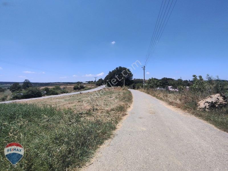 Işıklar Köyünde Ana Yola Cepheli Suyu İçinde Satılık Tarla — fotoğraf 2