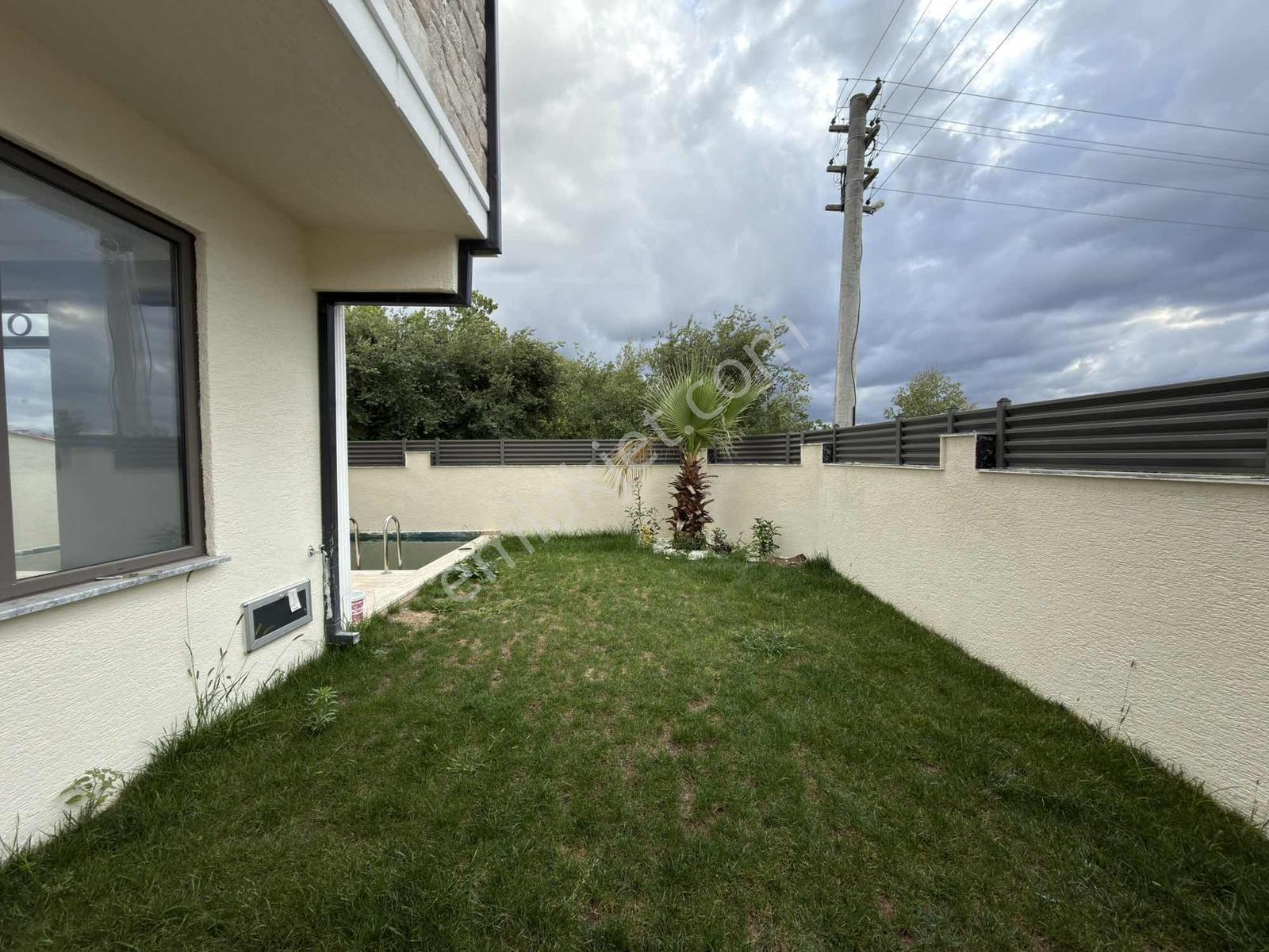 Adl'den Köşe Parsel Havuzlu Geniş Bahçeli Merkez Plaj 4+1 Villa! — fotoğraf 3
