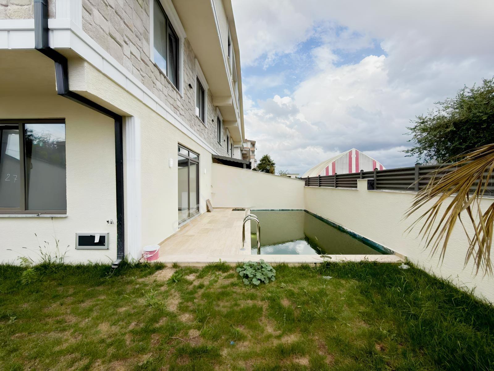 Adl'den Köşe Parsel Havuzlu Geniş Bahçeli Merkez Plaj 4+1 Villa! — fotoğraf 5