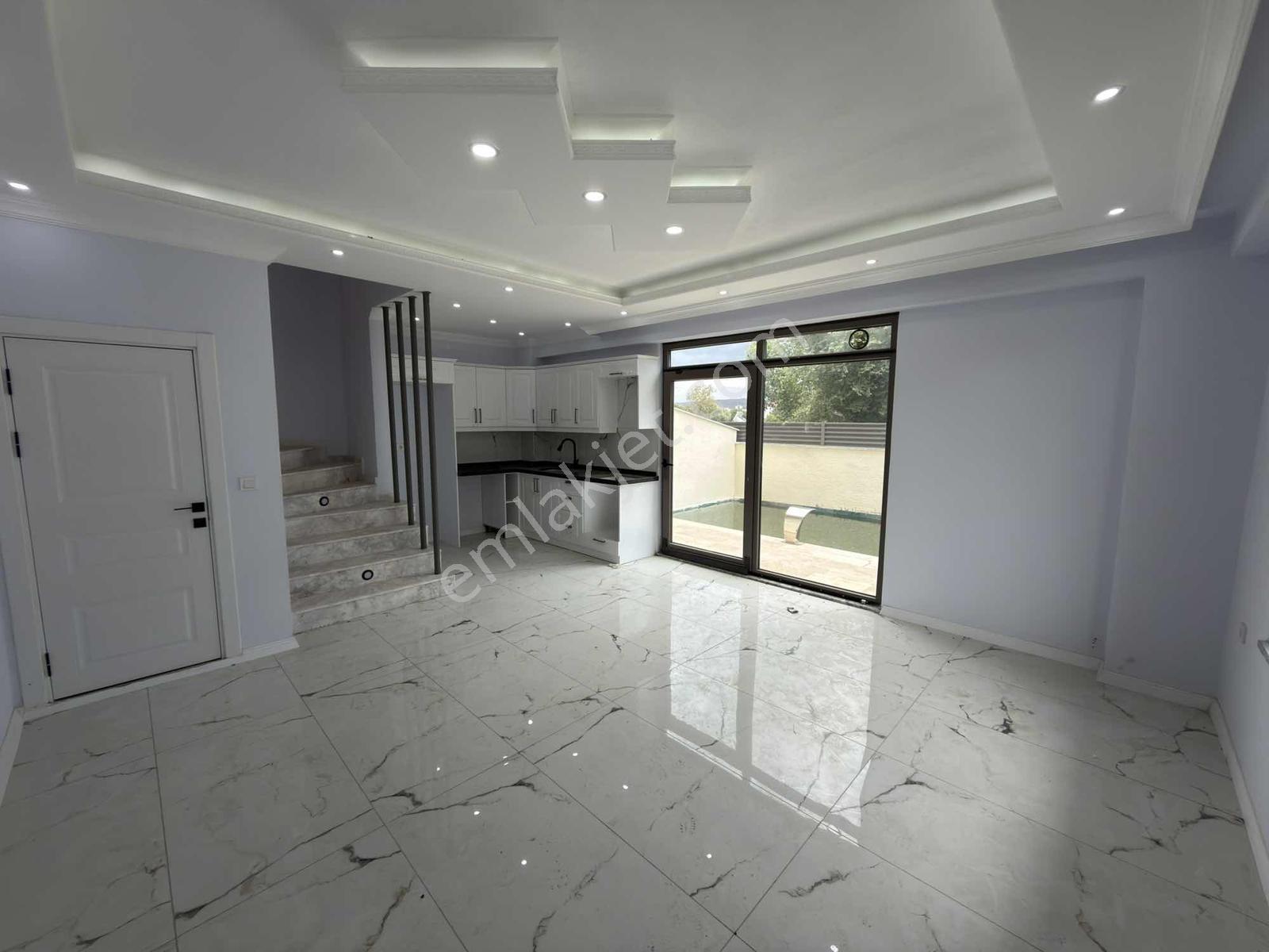 Adl'den Köşe Parsel Havuzlu Geniş Bahçeli Merkez Plaj 4+1 Villa! — fotoğraf 10