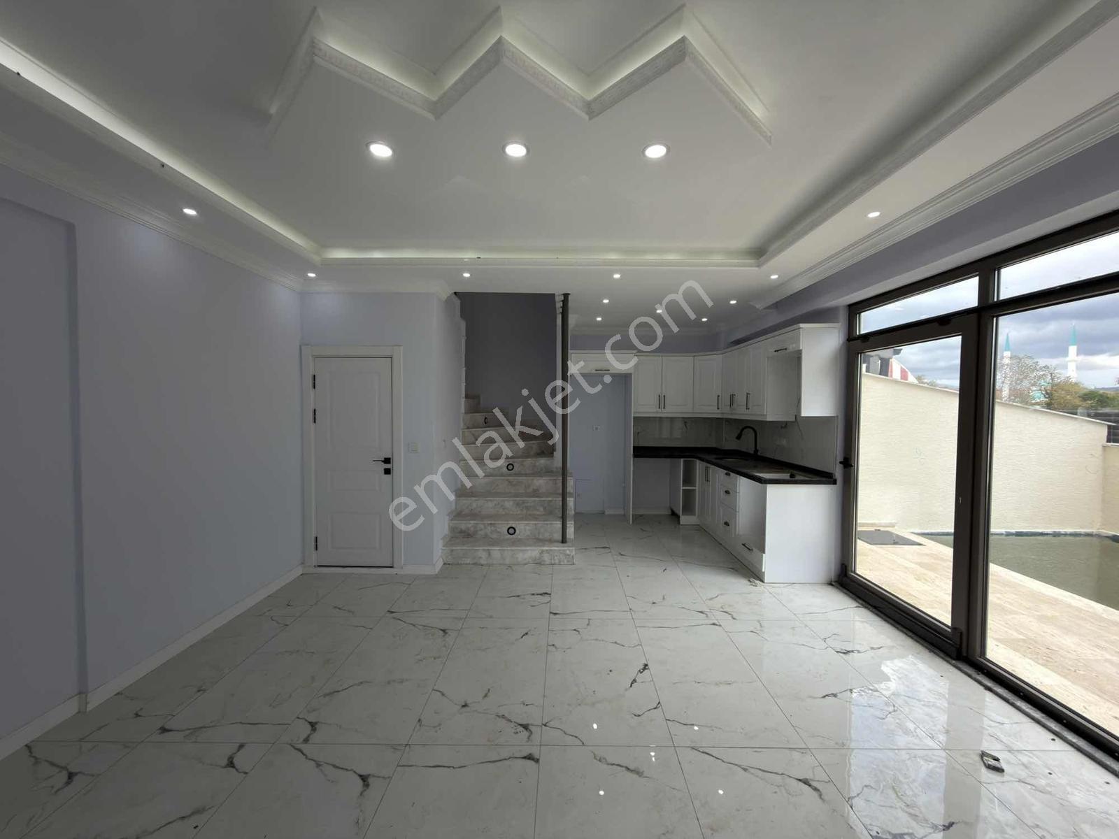 Adl'den Köşe Parsel Havuzlu Geniş Bahçeli Merkez Plaj 4+1 Villa! — fotoğraf 11