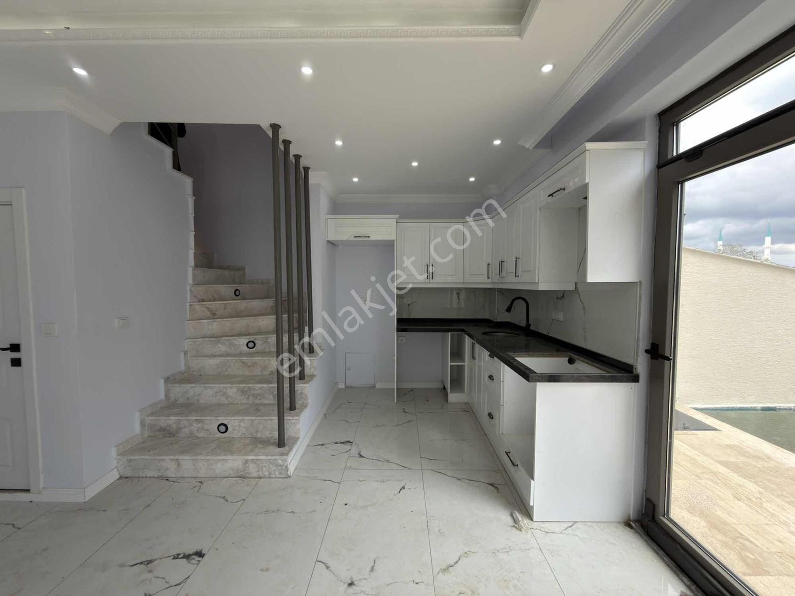 Adl'den Köşe Parsel Havuzlu Geniş Bahçeli Merkez Plaj 4+1 Villa! — fotoğraf 13