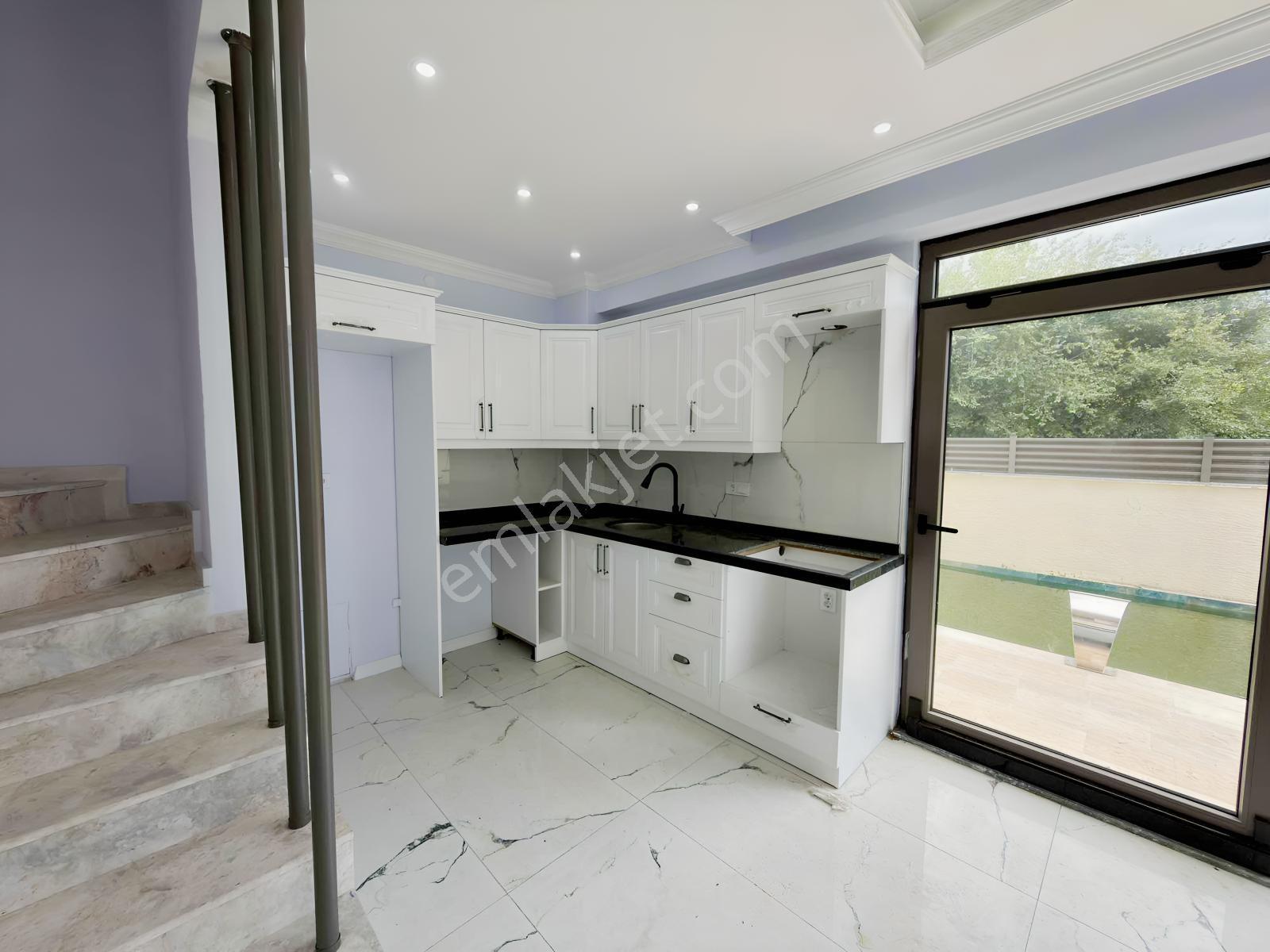 Adl'den Köşe Parsel Havuzlu Geniş Bahçeli Merkez Plaj 4+1 Villa! — fotoğraf 14