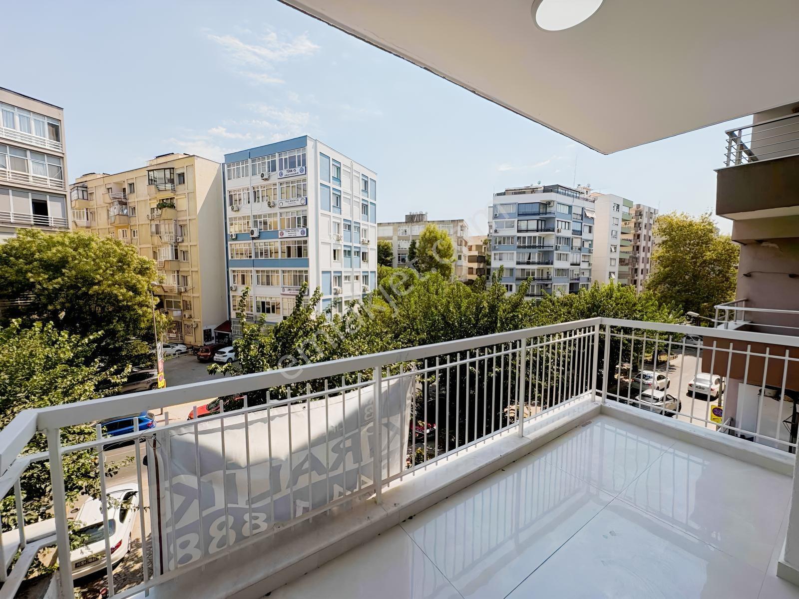 Alsancak Şair Eşref Bulvarı Satılık 3+1 Daire — fotoğraf 3