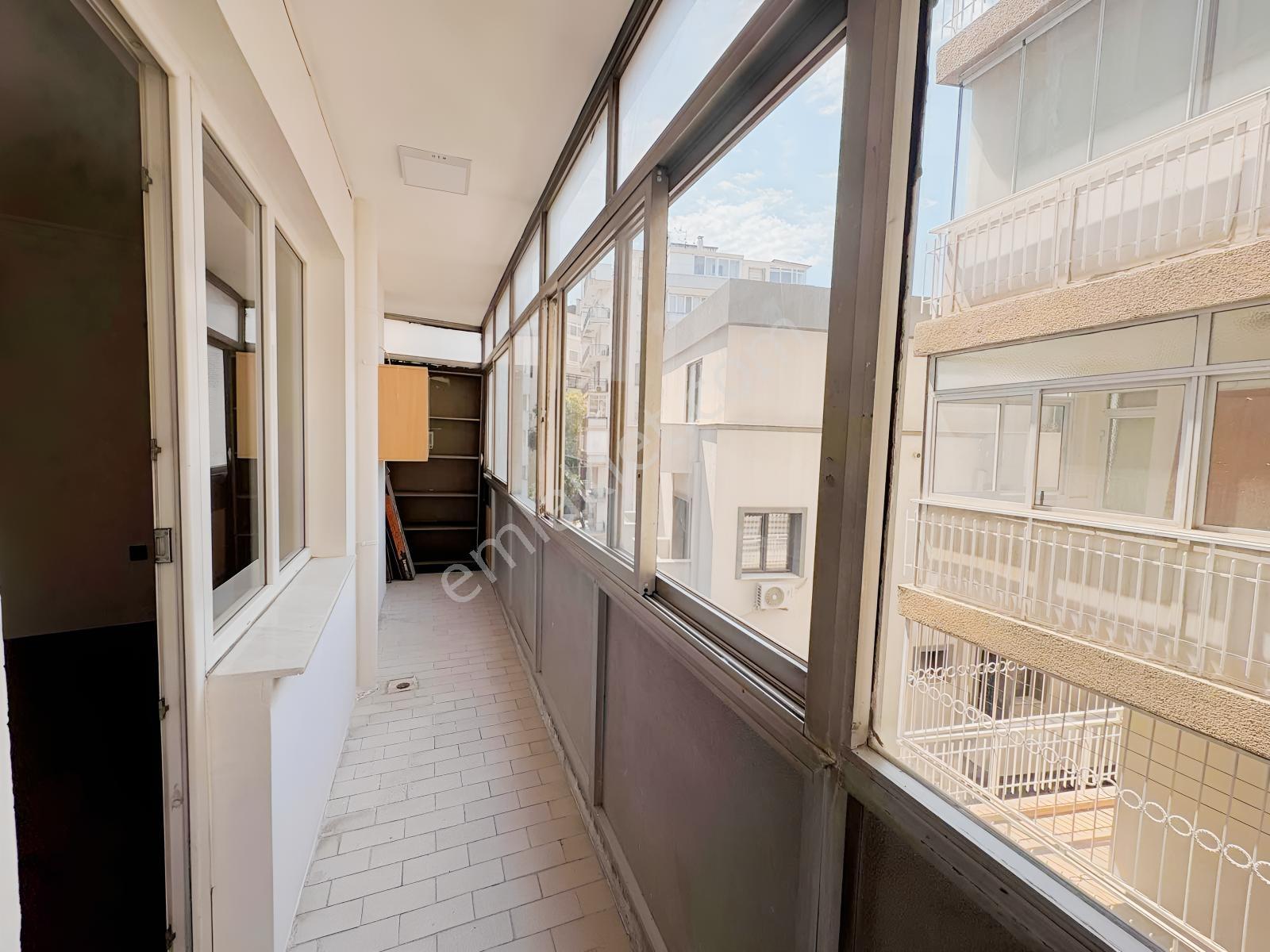 Alsancak Şair Eşref Bulvarı Satılık 3+1 Daire — fotoğraf 13