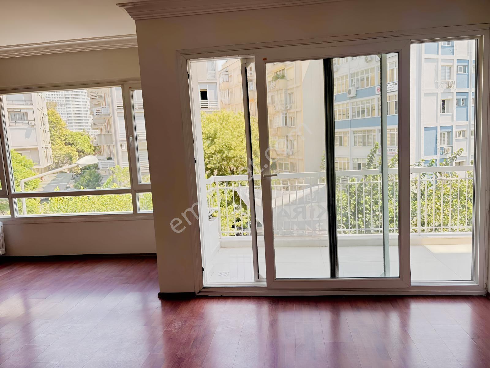 Alsancak Şair Eşref Bulvarı Satılık 3+1 Daire — fotoğraf 21