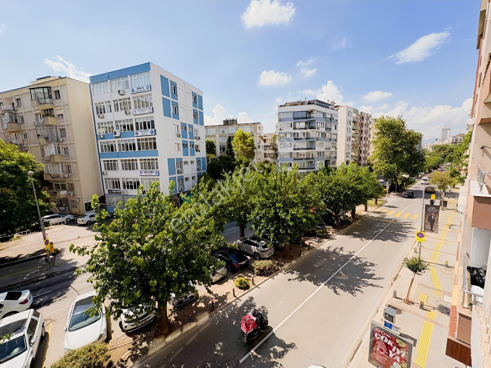 Alsancak Şair Eşref Bulvarı Satılık 3+1 Daire — fotoğraf 24