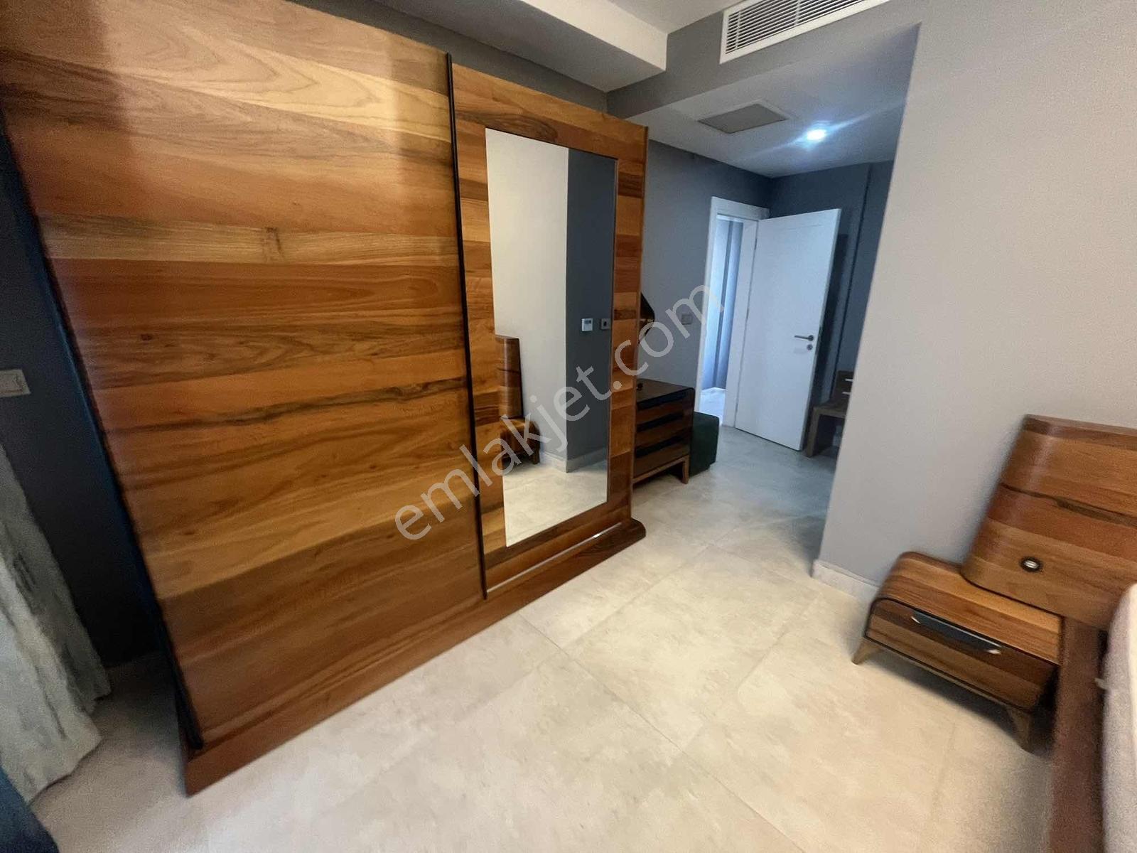 Çeşme'de Satılık Tam Müstakil Villa 4+1 420m2 Arsa Paylı — fotoğraf 9