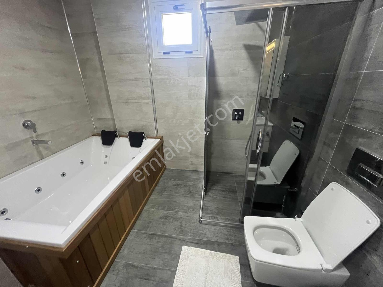 Çeşme'de Satılık Tam Müstakil Villa 4+1 420m2 Arsa Paylı — fotoğraf 14
