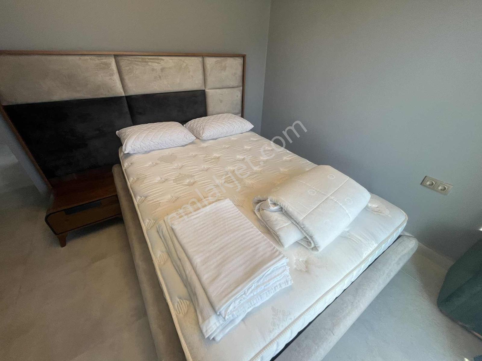 Çeşme'de Satılık Tam Müstakil Villa 4+1 420m2 Arsa Paylı — fotoğraf 15