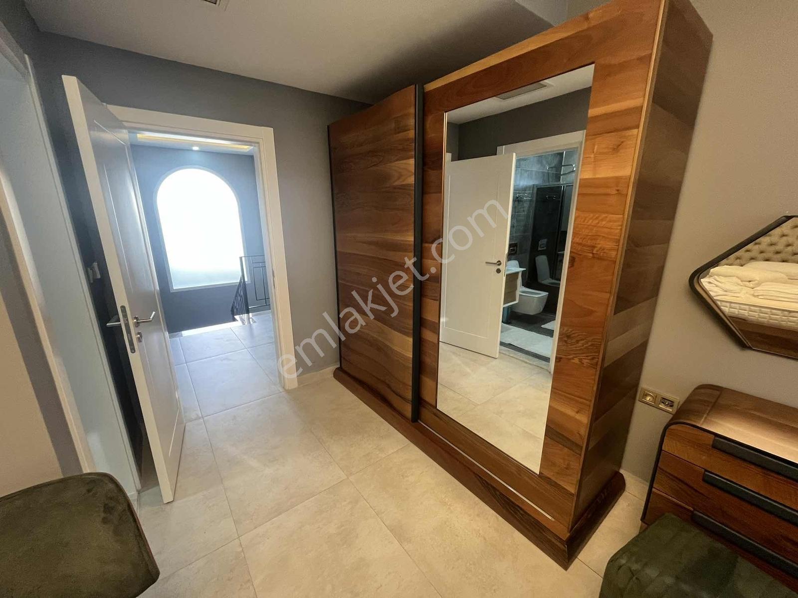 Çeşme'de Satılık Tam Müstakil Villa 4+1 420m2 Arsa Paylı — fotoğraf 18
