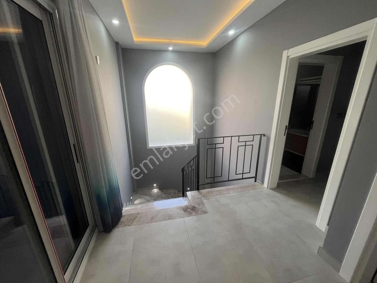Çeşme'de Satılık Tam Müstakil Villa 4+1 420m2 Arsa Paylı — fotoğraf 20
