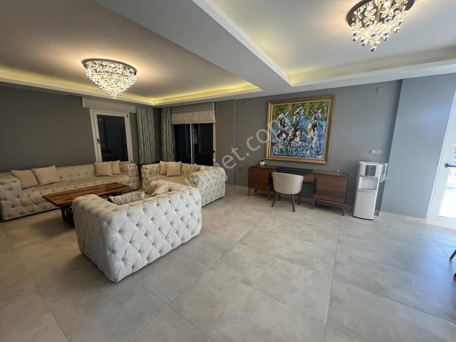 Çeşme'de Satılık Tam Müstakil Villa 4+1 420m2 Arsa Paylı — fotoğraf 26