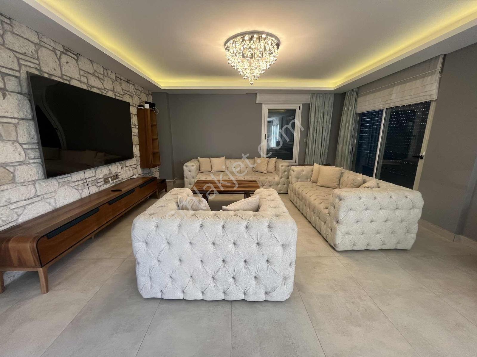 Çeşme'de Satılık Tam Müstakil Villa 4+1 420m2 Arsa Paylı — fotoğraf 29