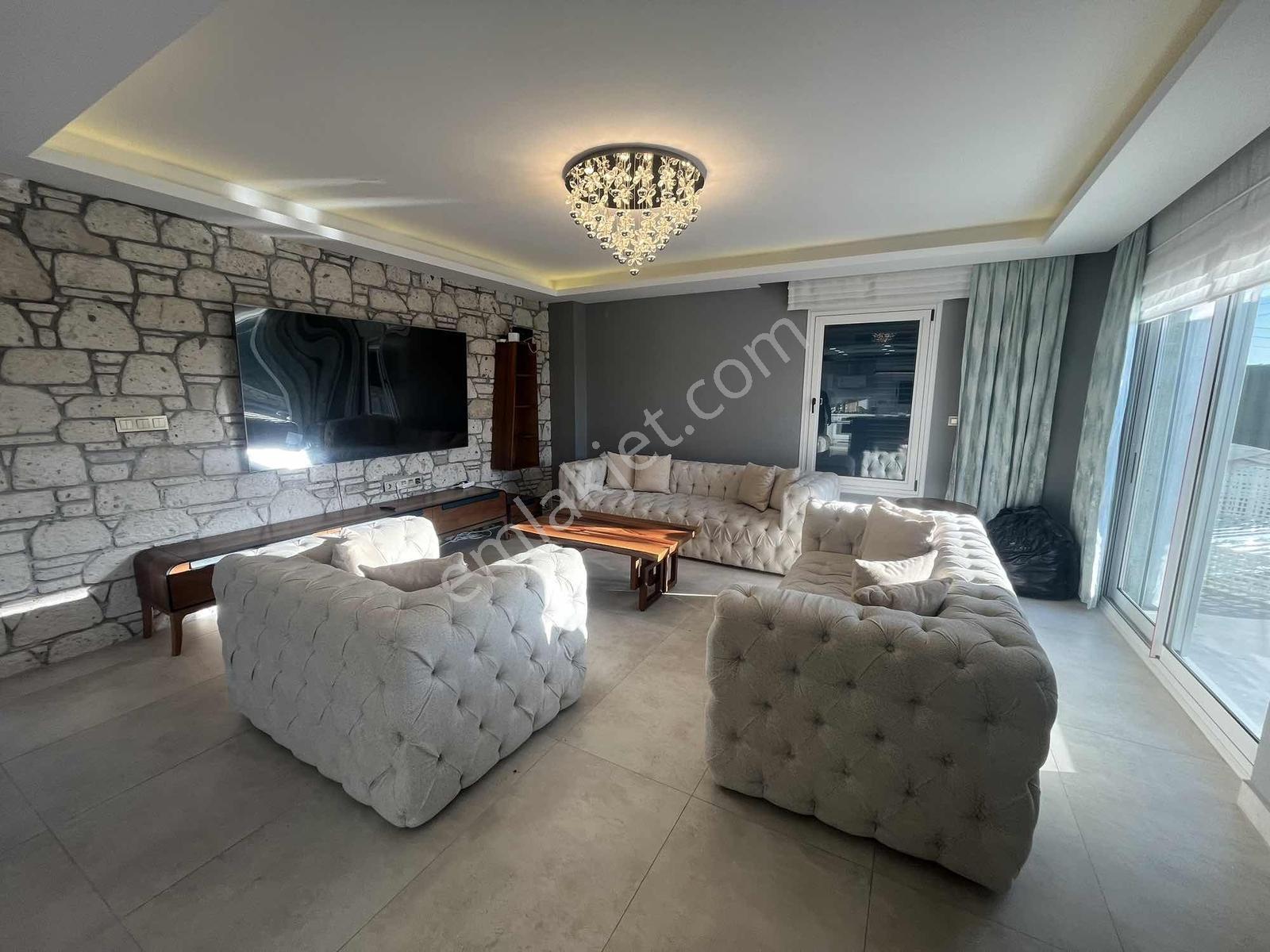 Çeşme'de Satılık Tam Müstakil Villa 4+1 420m2 Arsa Paylı — fotoğraf 31