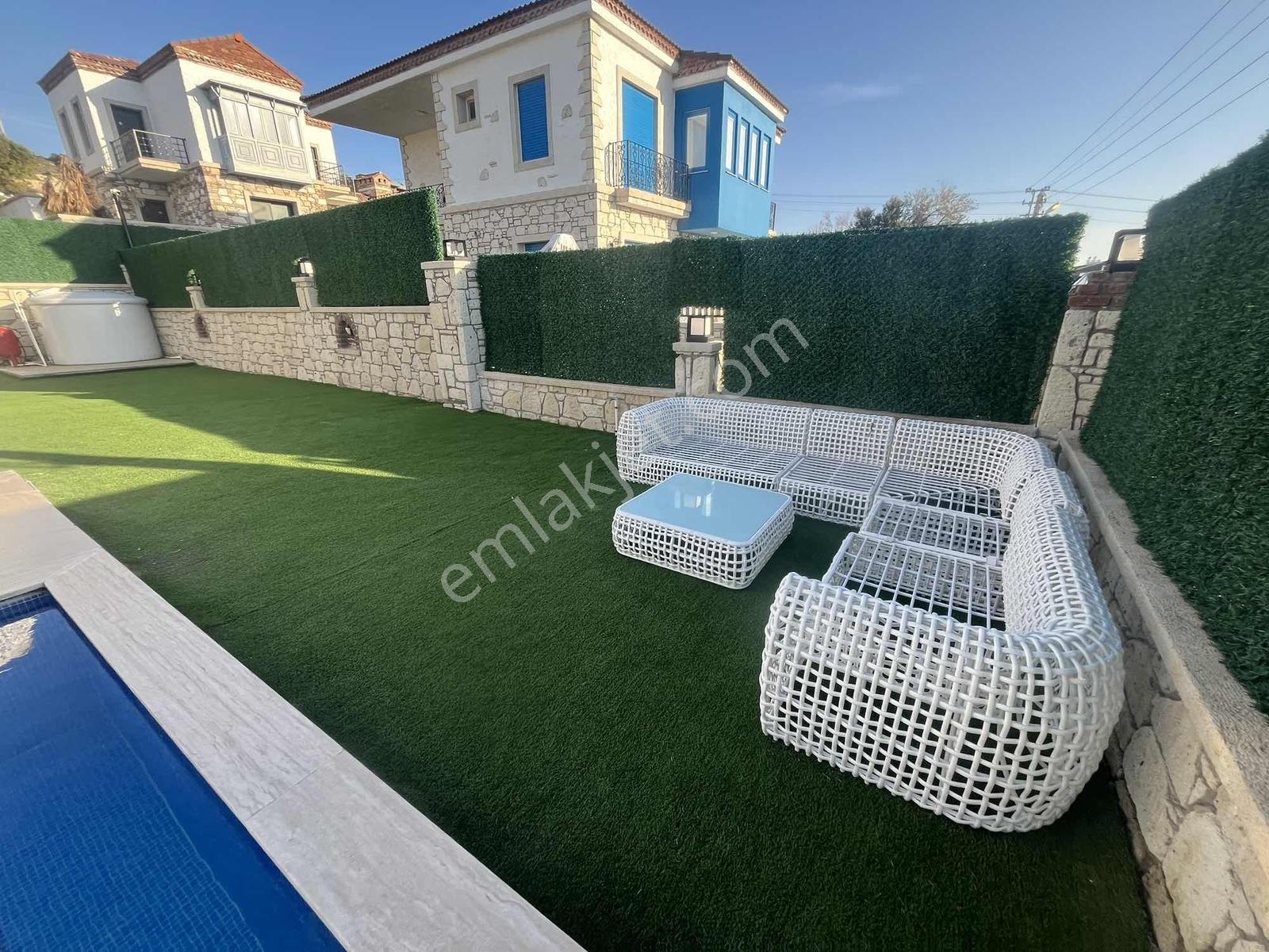 Çeşme'de Satılık Tam Müstakil Villa 4+1 420m2 Arsa Paylı — fotoğraf 32