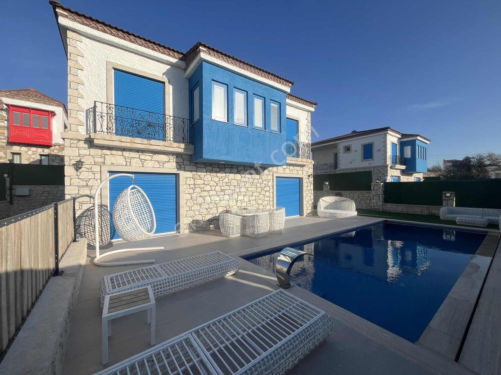 Çeşme'de Satılık Tam Müstakil Villa 4+1 420m2 Arsa Paylı — fotoğraf 33